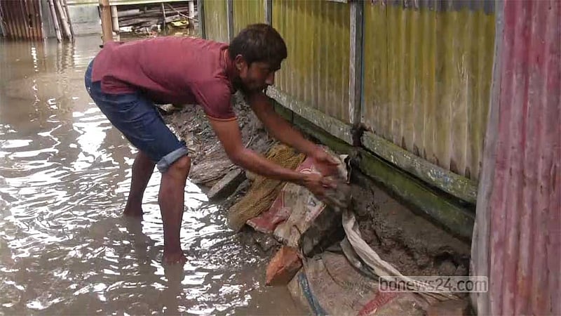 আশ্রয়কেন্দ্র থেকে বাড়ি ফিরে দেখলেন নেই মাথা গোঁজার ঠাঁই