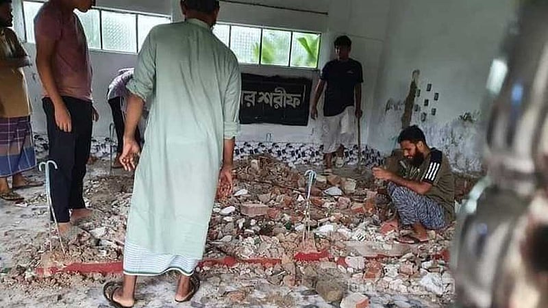 মাজারের শান্তি-শৃঙ্খলা রক্ষায় ডিসিদের ব্যবস্থা গ্রহণের নির্দেশ