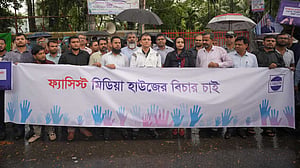 ‘বানোয়াট’ খবর: ইনডিপেনডেন্ট টিভির বিরুদ্ধে ওরিয়নের মানববন্ধন