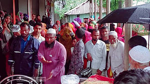 পাবনায় বাসের ধাক্কায় অটোরিকশার ২ যাত্রী নিহত, আহত ৭
