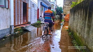 পাবনায় বৃষ্টিতে জলাবদ্ধতা, ভোগান্তিতে শহরবাসী
