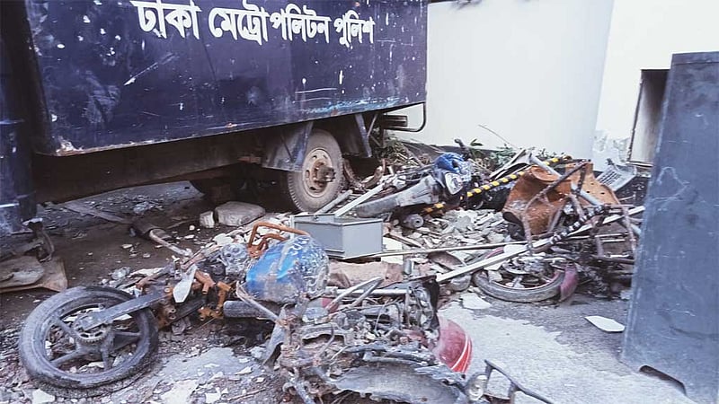 পুলিশের মনোবল ফিরেছে: ডিএমপি কমিশনার
