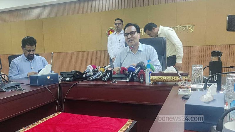 ‘তিন কোটির চেকে ডিসি পদায়ন’: ‘সম্পূর্ণ ভুয়া’ প্রতিবেদন বলল মন্ত্রণালয়