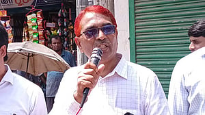 মানববন্ধনে ‘জয় বাংলা স্লোগান’, প্রতিবাদের মুখে ক্ষমা চাইলেন প্রধান শিক্ষক