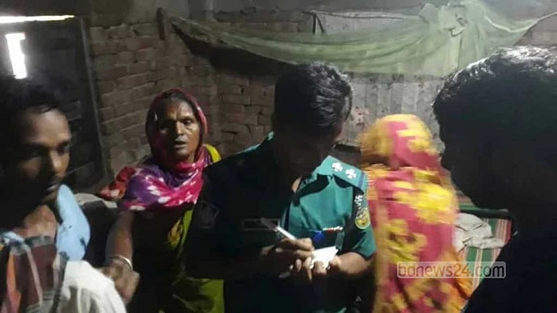 বাড়িতে একাই থাকতেন, শোয়ার ঘরে মিলল গলাকাটা লাশ