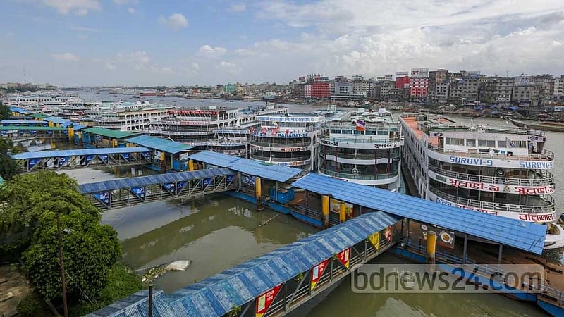 উপকূলীয় এলাকায় নৌযান চলাচল বন্ধের নির্দেশ