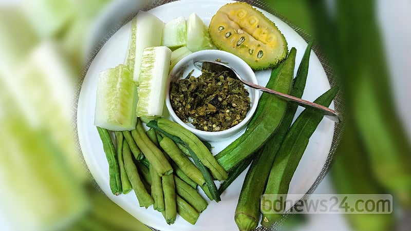 তিন-মিশালি সবজি সালাদ