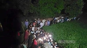সাভারে সুফি সাধকের বাড়ি ও মাজারে হামলা