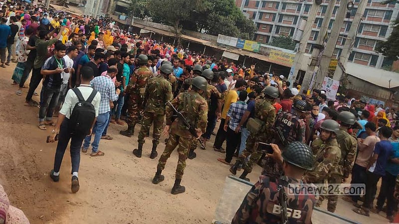 পোশাক খাতে অস্থিরতা চলছেই, আবার বসল বিজিএমইএ