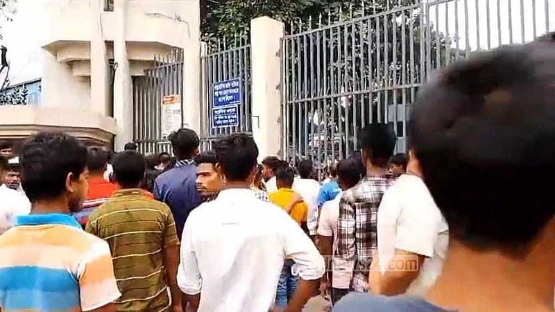 আশুলিয়া শিল্পাঞ্চলে শ্রমিক বিক্ষোভ, সড়ক অবরোধ