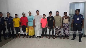 আশুলিয়ায় ৫৫ পোশাক কারখানায় উৎপাদন বন্ধ, গ্রেপ্তার ৮