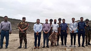 সিরাজগঞ্জে অবৈধভাবে পাউবোর বালু বিক্রির অভিযোগে যুবক আটক