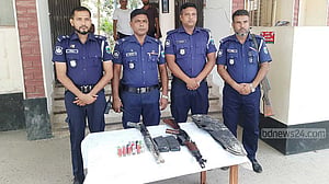 মসজিদে অস্ত্র ফেলে যাওয়ার খবর পুলিশে, উদ্ধার শটগান-গুলি