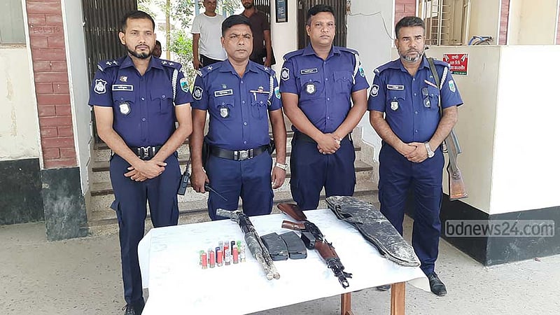 মসজিদে অস্ত্র ফেলে যাওয়ার খবর পুলিশে, উদ্ধার শটগান-গুলি