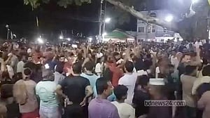 সিলেটের শাহপরাণ মাজারে গভীর রাতে হামলা, আহত ৫