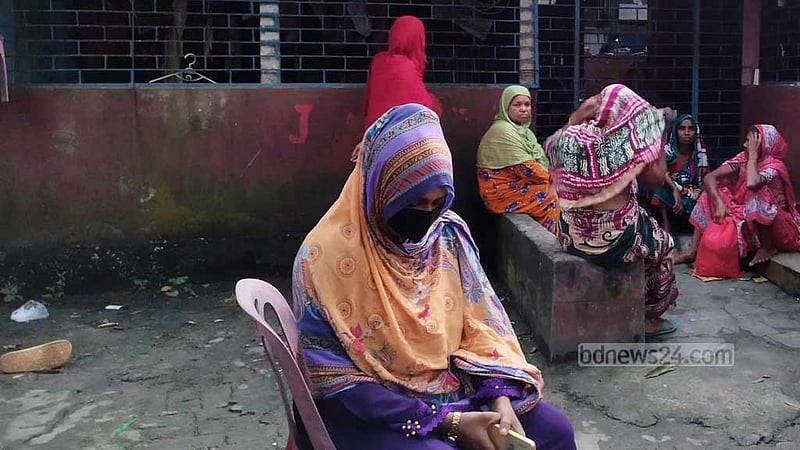 টাঙ্গাইলে বিয়ের দাবিতে আওয়ামী লীগ নেতার বাড়িতে কলেজছাত্রী