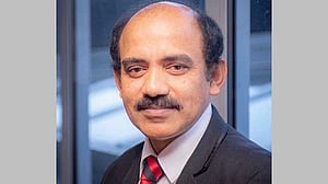 সরেই গেলেন বিএসইসির কমিশনার তারিকুজ্জামান