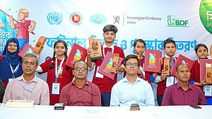 প্লাস্টিক ব্যবস্থাপনা নিয়ে সিরাজগঞ্জে হয়ে গেল আন্তঃস্কুল বিতর্ক প্রতিযোগিতা