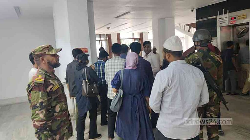 মাইগ্রেশনসহ ৪ দাবিতে সচিবালয়ে গুচ্ছের শিক্ষার্থীরা