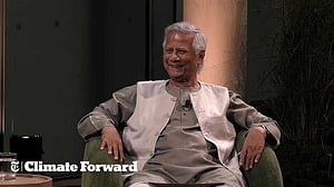 হাসিনাকে দেশে ফিরিয়ে বিচারের মুখোমুখি করা উচিত: প্রধান উপদেষ্টা