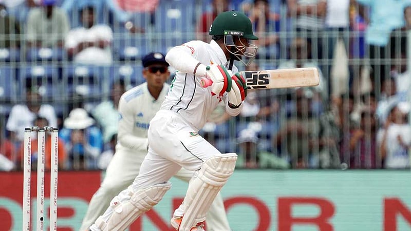 লাইভ: ১৮ উইকেট ও ৪৩৭ রানের দিন পেরিয়ে বাংলাদেশের সামনে কঠিন লড়াই