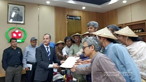 ‘মাথাল’ই পেলেন সাকি
