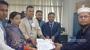 আত্মপ্রকাশ করেই নিবন্ধনের সময় বাড়ানোর দাবি আ-আম জনতার