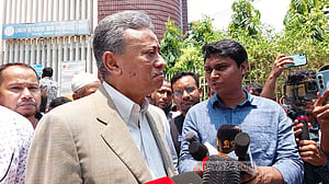 মামলার ‘হয়রানি’: বিএনপিকর্মীদের জন্য ক্ষতিপূরণ চান আমীর খসরু