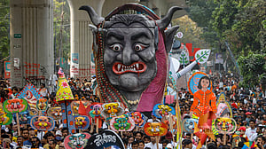 আনন্দ শোভাযাত্রায় বর্ষবরণ