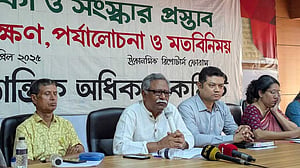 একটা গোষ্ঠী নারীর সক্রিয়তাকে ভয় পায়: আনু মুহাম্মদ