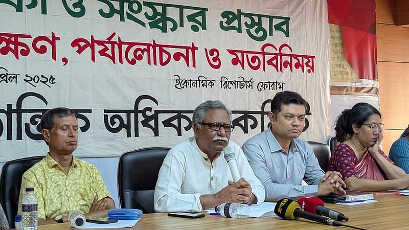 একটা গোষ্ঠী নারীর সক্রিয়তাকে ভয় পায়: আনু মুহাম্মদ