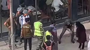 তরুণীকে লাঠিপেটার ভিডিও ফেইসবুকে, ‘আপন কফির’ দুই কর্মী রিমান্ডে
