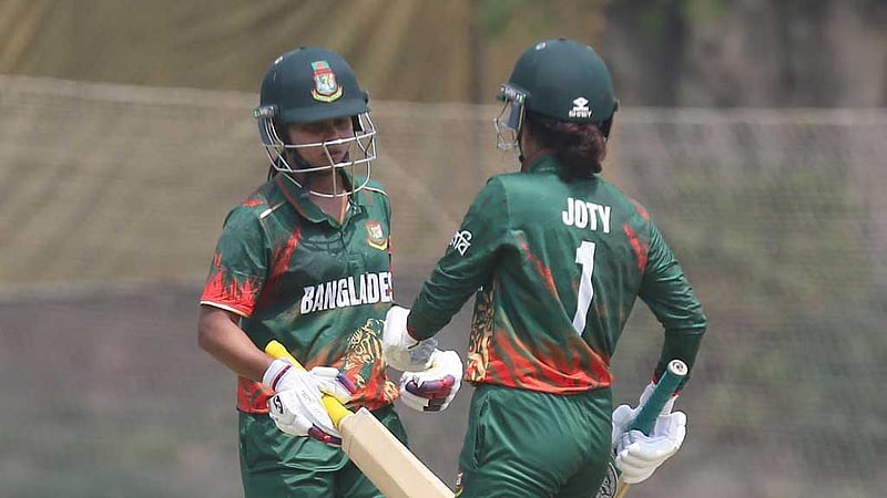 বিশ্বকাপ বাছাইয়ের সেরা একাদশে নিগার ও শারমিন
