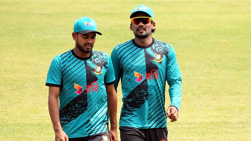অস্থির সময়ে তপ্ত চট্টলায় জয়ের ছায়ার খোঁজ