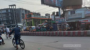 বরিশালে টার্মিনালে গাড়ি না ঢুকলেও দিতে হচ্ছে ‘পার্কিং ফি’