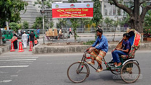 গুলশানে বন্ধ ব্যাটারির রিকশা