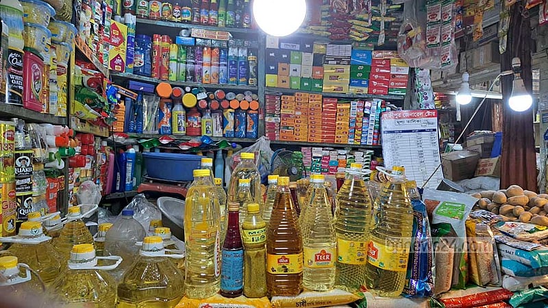 সবজির বাজার চড়াই, গায়ের দামে ‘মিলছে না’ বোতলের সয়াবিন