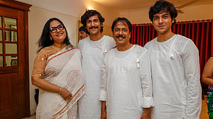 অস্ট্রেলিয়ায় ‘উৎসব’: সৌম্য-দিব্যকে জড়িয়ে ধরে কাঁদলেন খুশি