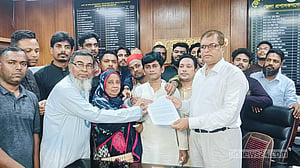 ভোলায় গ্যাস সংযোগ না দিলে উপদেষ্টাদের বাসভবন ঘেরাওয়ের হুঁশিয়ারি