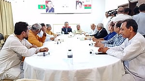 যেসব সংস্কারে মতৈক্য হয়েছে, কমিশনের উচিত প্রকাশ করা: খসরু
