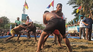 বলী খেলায় মেতেছে চট্টগ্রাম