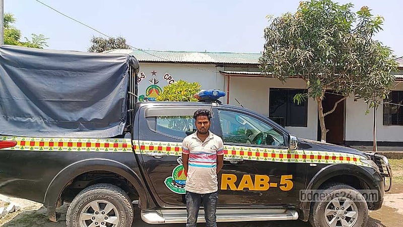 চাঁপাইনবাবগঞ্জে ‘আড়াই কেজি হেরোইনসহ’ যুবক আটক