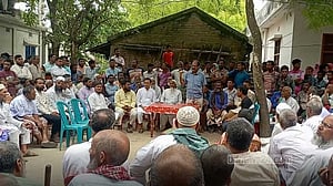 ভাগ-বাটোয়ারার দ্বন্দ্বে আটকে গেল দাফন, ২৪ ঘণ্টা পড়েছিল মরদেহ