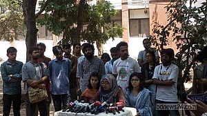 'মঙ্গল' শোভাযাত্রার নাম বদলের কারণ জানানোর দাবি চারুকলার শিক্ষার্থীদের