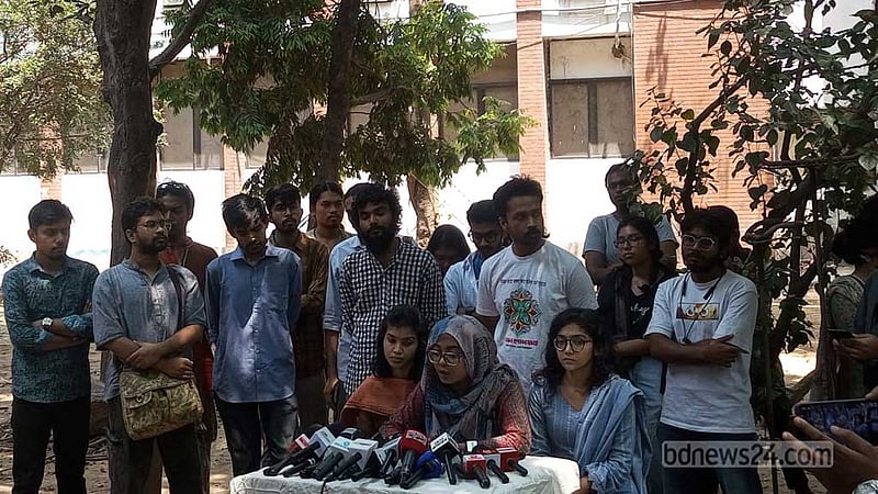 'মঙ্গল' শোভাযাত্রার নাম বদলের কারণ জানানোর দাবি চারুকলার শিক্ষার্থীদের
