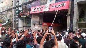 গাজার পক্ষে বিক্ষোভের দিন হামলা-ভাঙচুর, চট্টগ্রামে দুই মামলায় গ্রেপ্তার ৪