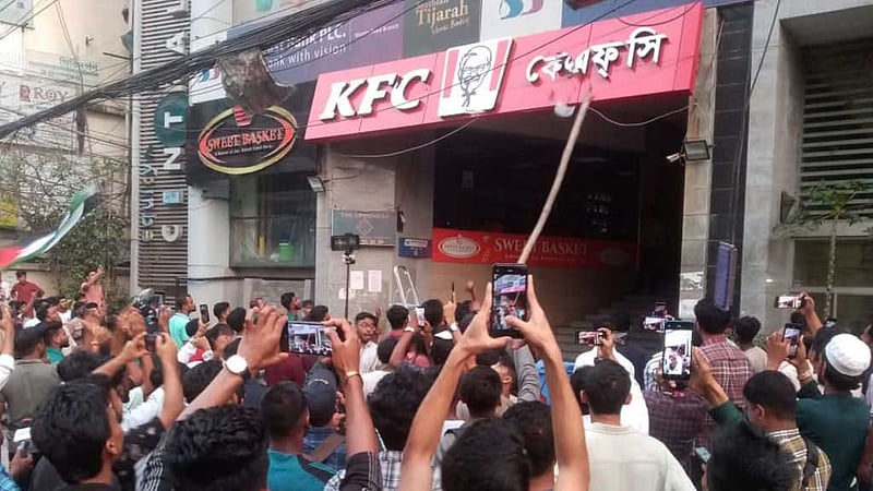 গাজার পক্ষে বিক্ষোভের দিন হামলা-ভাঙচুর, চট্টগ্রামে দুই মামলায় গ্রেপ্তার ৪