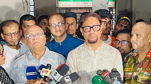 লোহাগাড়ায় দুর্ঘটনায় আহতদের প্রয়োজনে বিদেশে নেবে সরকার: উপদেষ্টা ফারুক