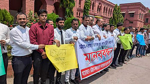 চট্টগ্রাম-কক্সবাজার মহাসড়ক ৬ লেন করার দাবি, প্রধান উপদেষ্টাকে স্মারকলিপি