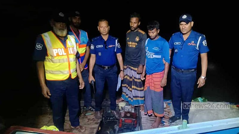 দোহারে পদ্মায় ‘কারেন্ট জাল দিয়ে মাছ শিকার’, ২ জেলে গ্রেপ্তার